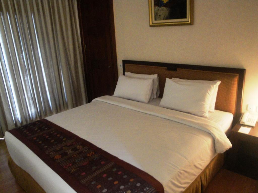 Sutanraja Hotel Manado Zimmer foto