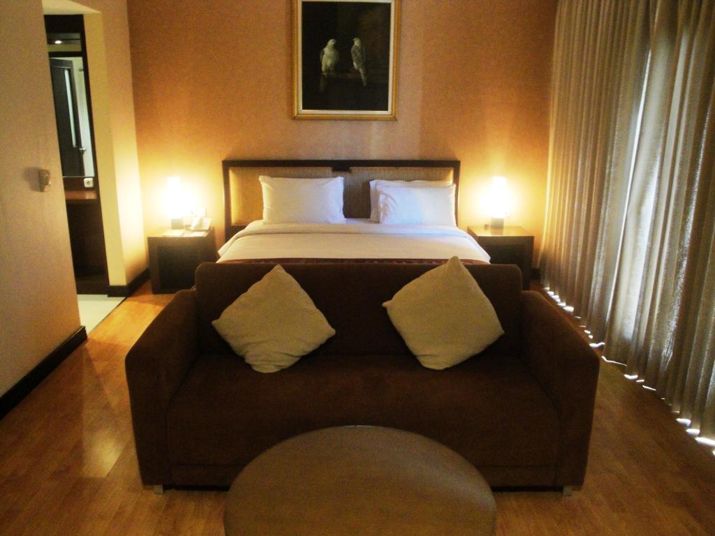 Sutanraja Hotel Manado Zimmer foto